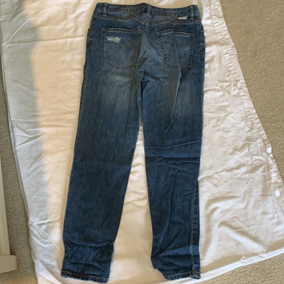 Billabong cropped distressed boyfriend jeans. - Picture 2 of 3